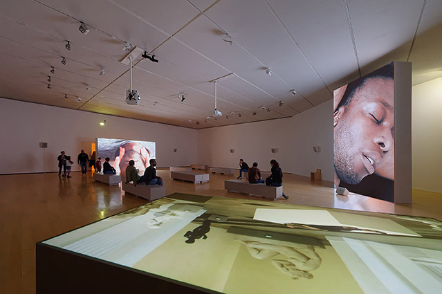 Vue de l’exposition Tal Isaac Hadad, Regarder Respirer (Breathing Pictures) au MAC Lyon