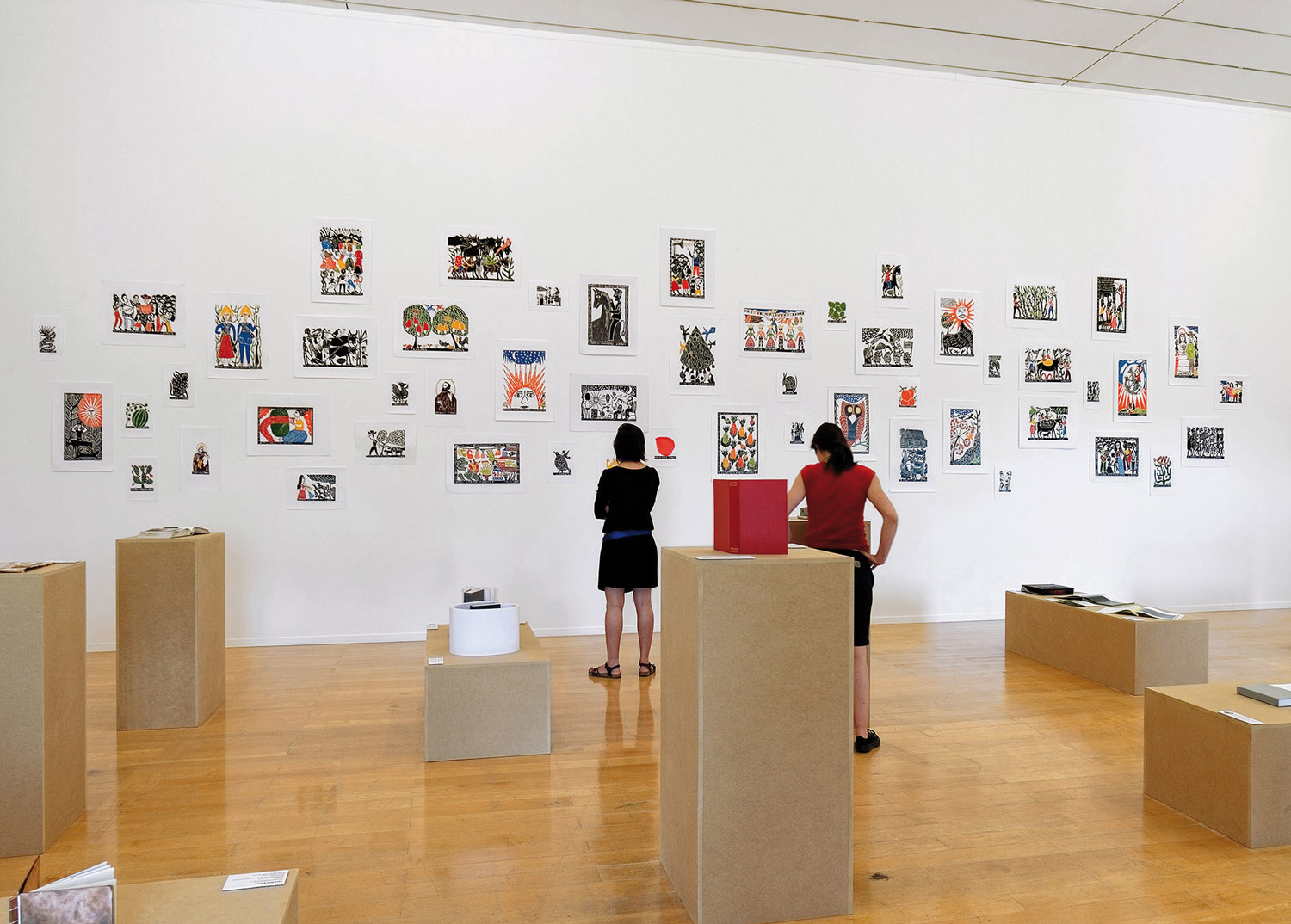Vue de l’exposition Imagine Brazil. Exposition « Livres d’artistes » Œuvres de J. Borges