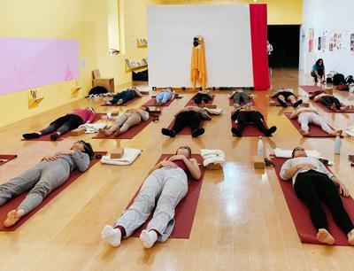 La visite-yoga dans le Living