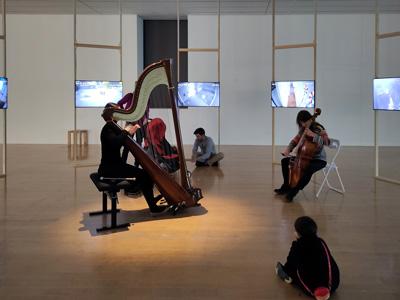 Les musiciens du collectif d’improvisations du CNSMD de Lyon, pendant la Biennale 2022